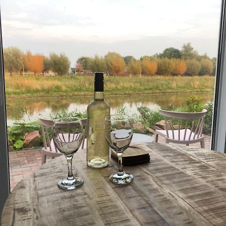 B&B Snurk Stiens, Fijn Verblijf Aan Open Vaarwater Luaran gambar