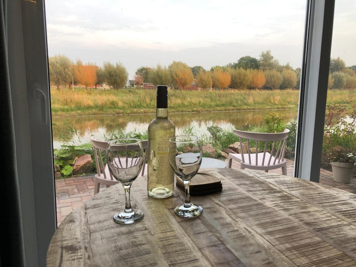 B&B Snurk Stiens, Fijn Verblijf Aan Open Vaarwater Luaran gambar