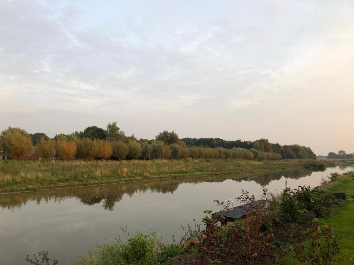 B&B Snurk Stiens, Fijn Verblijf Aan Open Vaarwater Luaran gambar